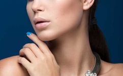 缓慢而坚定地深入公主内部